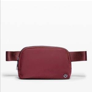 Lululemon Everywhere belt bag - Maroon